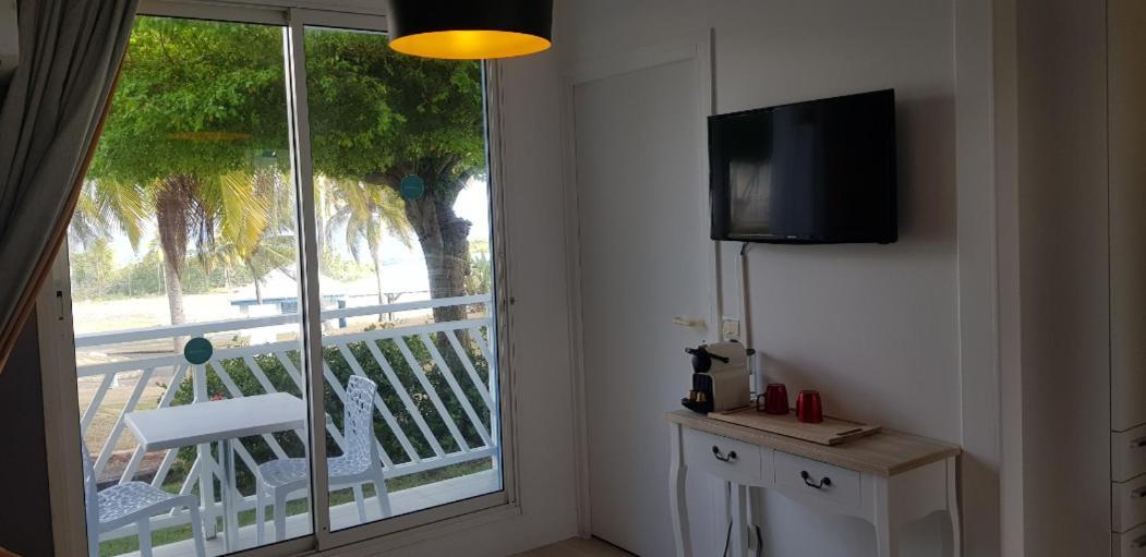 Romantique Et Bel Appartement En Bord De La Mer, Piscine Surveillee Et Belle Plage A 50M سانت فرانسوا المظهر الخارجي الصورة