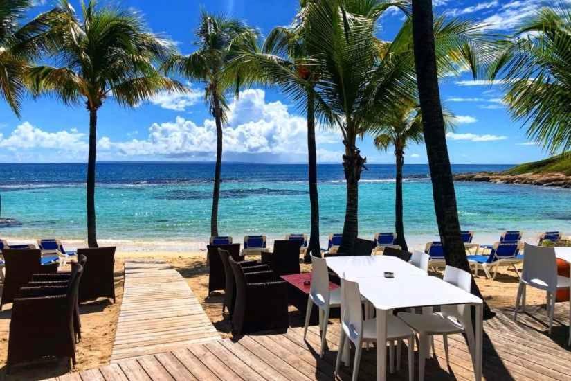 Romantique Et Bel Appartement En Bord De La Mer, Piscine Surveillee Et Belle Plage A 50M سانت فرانسوا المظهر الخارجي الصورة