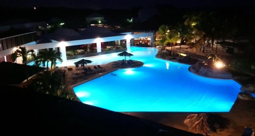 Romantique Et Bel Appartement En Bord De La Mer, Piscine Surveillee Et Belle Plage A 50M سانت فرانسوا المظهر الخارجي الصورة