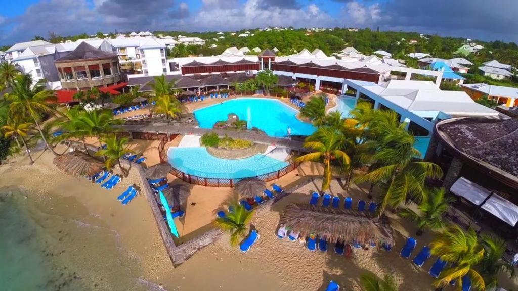 Romantique Et Bel Appartement En Bord De La Mer, Piscine Surveillee Et Belle Plage A 50M سانت فرانسوا المظهر الخارجي الصورة